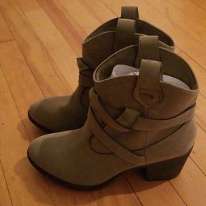 Rocket dog light green ankle boots